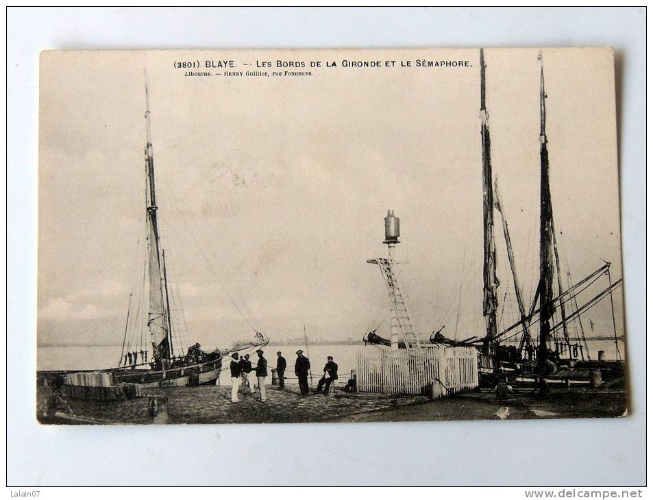 Carte Postale Ancienne : BLAYE : Les Bords De La Gironde Et Le Sémaphore Avec Personnes - Blaye