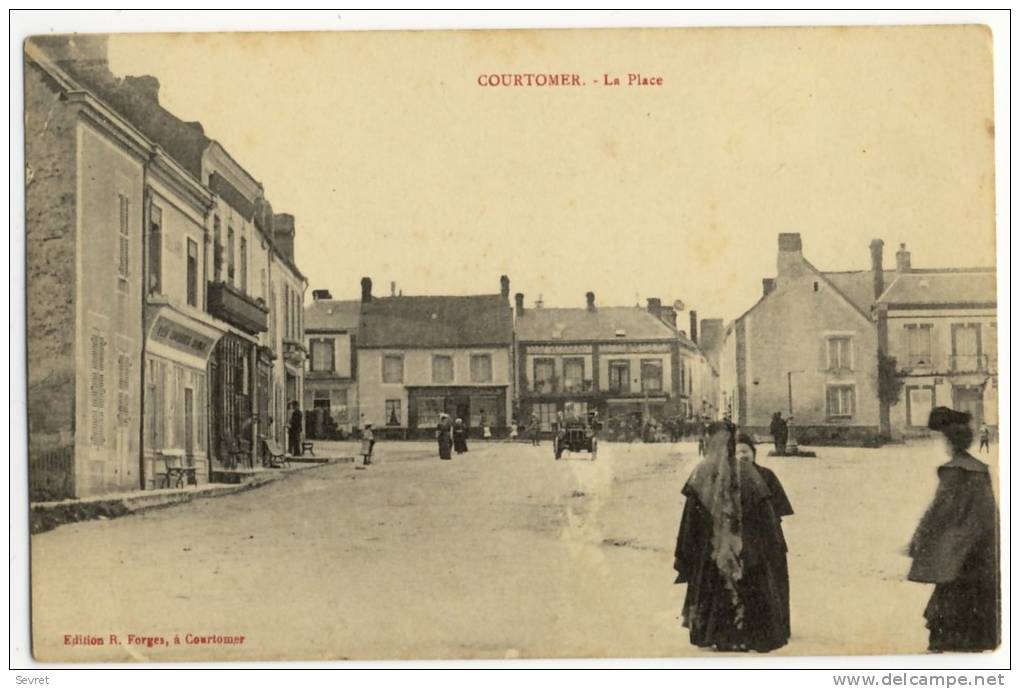 COURTOMER   - La Place. - Courtomer