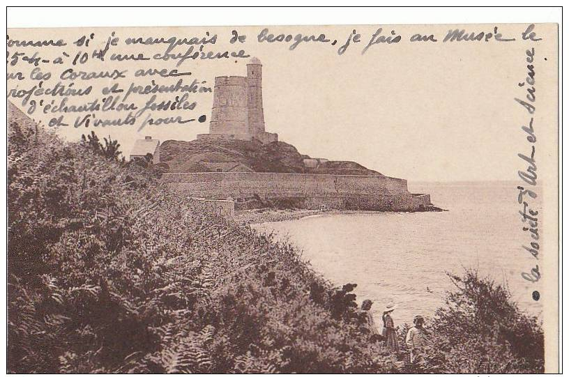 50 SAINT VAAST LA HOUGUE Belle Vue Sur La HOUGUE Côté De La Porte Aux Dames Promeneurs Bord De MER En 1937 - Saint Vaast La Hougue