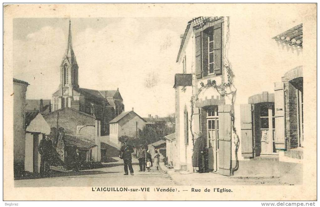 AIGUILLON SUR VIE     RUE DE L EGLISE    FACTEUR - Autres & Non Classés