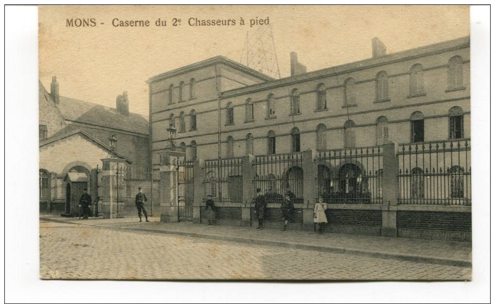 Ancienne Cp "  MONS, Caserne Du 2è Chasseurs à Pied (animée) "  Cp Non Voyagée - Mons