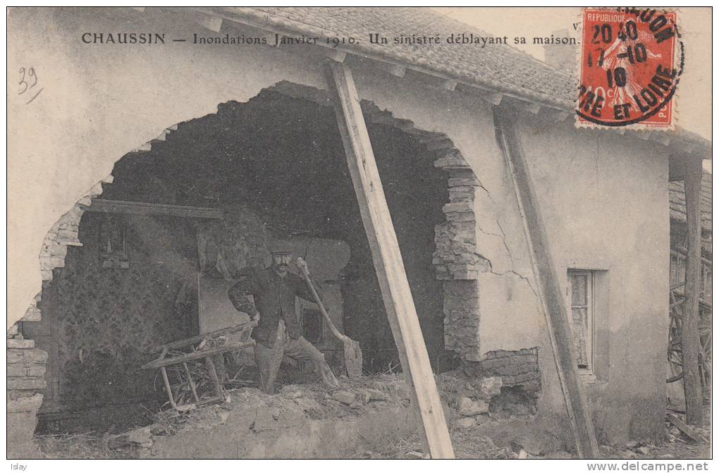 CHAUSSIN - Inondations Janvier 1910 - Un Sinistré Déblayant Sa Maison - Other & Unclassified