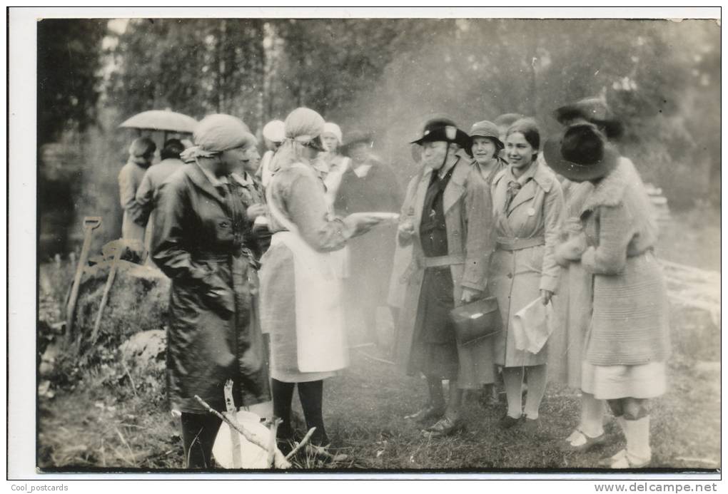 SCOUTING, INTERNATIONAL JAMBOREE IN FINLAND, GIRL SCOUTS, REFRESHMENT, EX Cond.  REAL PHOTO, 1931 - Movimiento Scout