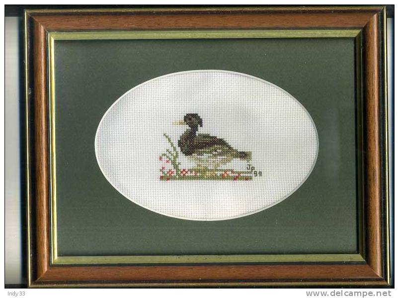 - SILHOUETTE DE CANARD SIGNEE ET DATEE . ENCADREE . - Cross Stitch