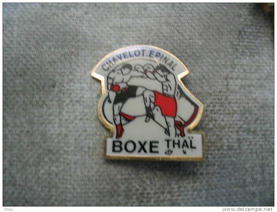 Pin´s  BOXE Thail De CHAVELOT - EPINAL - Boxing