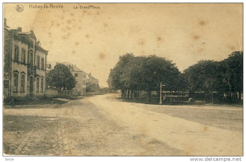 Habay-la-Neuve - La  Grand´Place ( Voir Verso ) - Habay