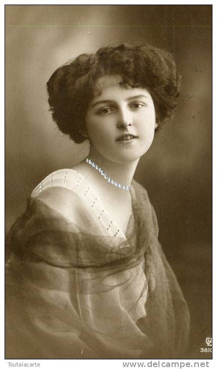 CPA JOLIE CARTE DE JEUNE FEMME ORIGINE ESPAGNE 1912 - Photographie