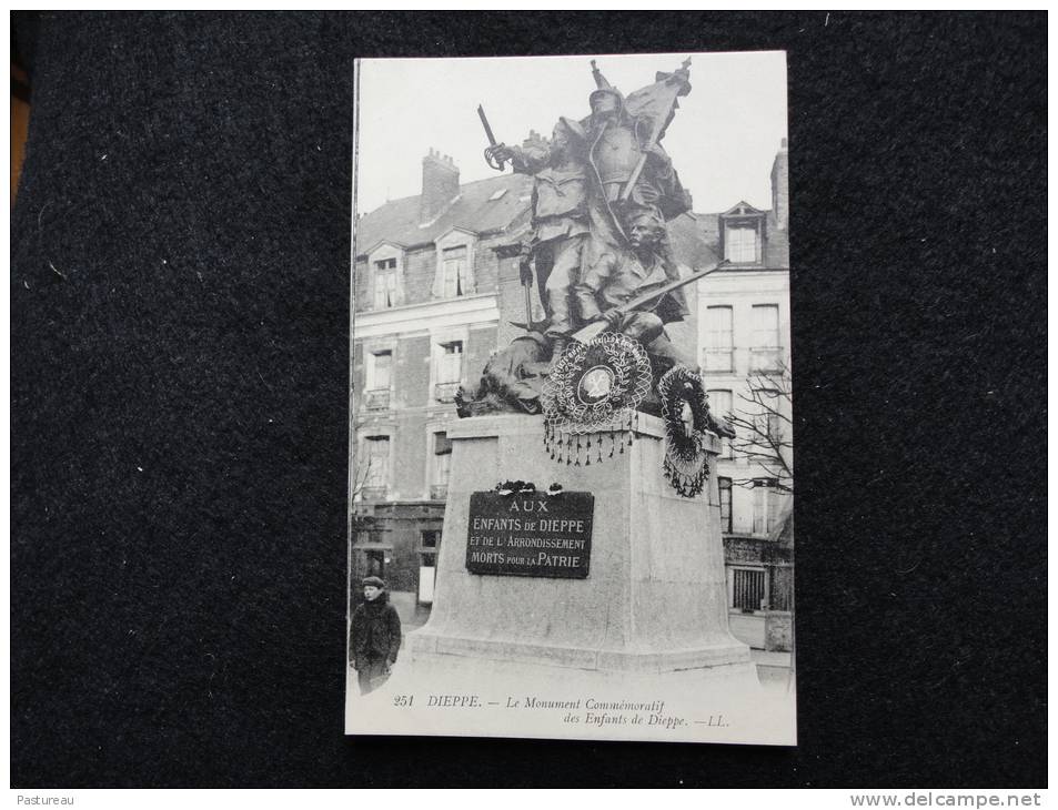 Dieppe : Le Monument Aux Morts. - Dieppe