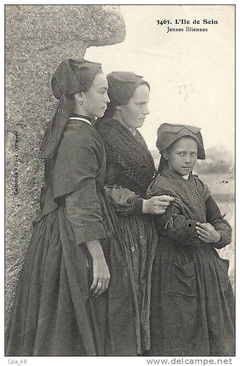 Finistère- L'Ile De Sein, Jeunes Illiennes. - Ile De Sein