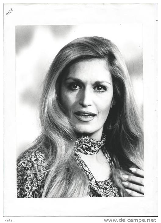 DALIDA - Chanteuse - Photo 17.5 X 24 Cm - Année 1975 - Célébrités