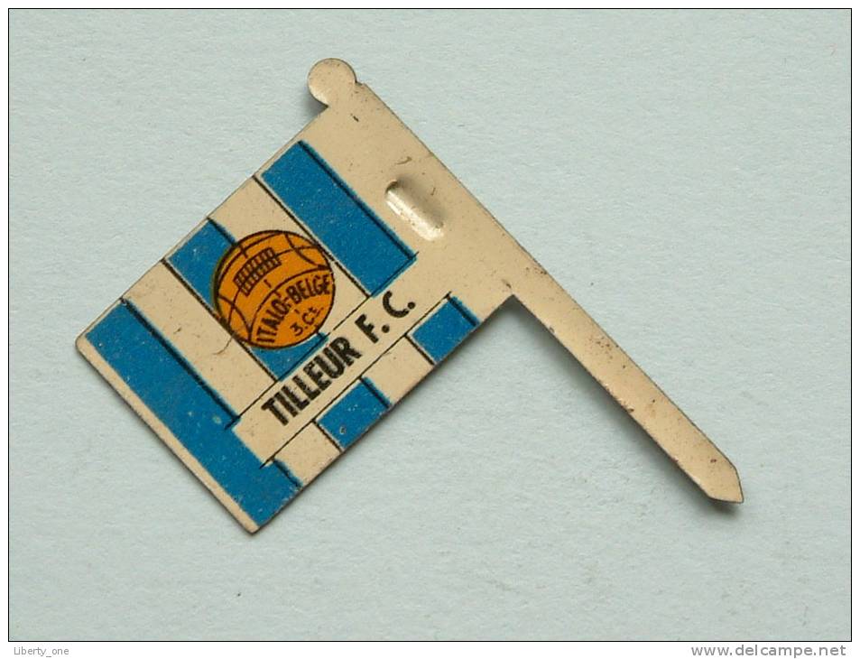 TILLEUR F. C. Formaat 23 X 37 Mm ( Metalen Vlag / Drapeau On Métal / Op Bal Italo-Belge 3Ct. - Zie Details Op Foto ) - Autres & Non Classés