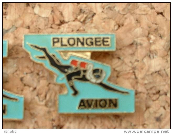 PIN´S PLONGEE - AVION - Buceo