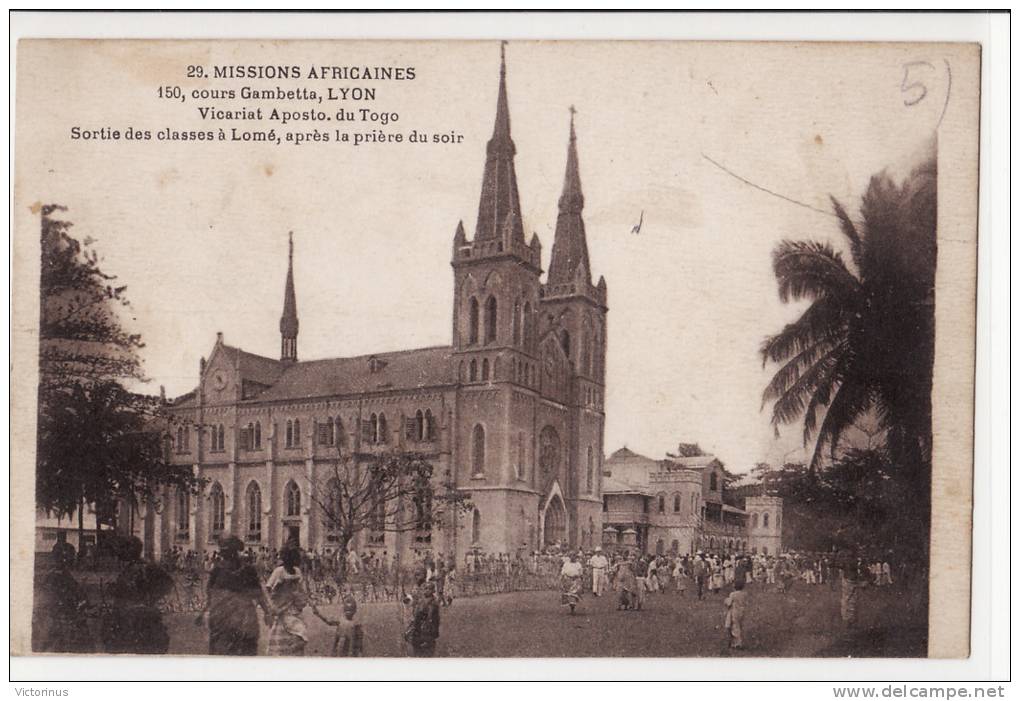 TOGO, LOME, Sortie Des Classes Aprés La Prière Du Soir - Togo