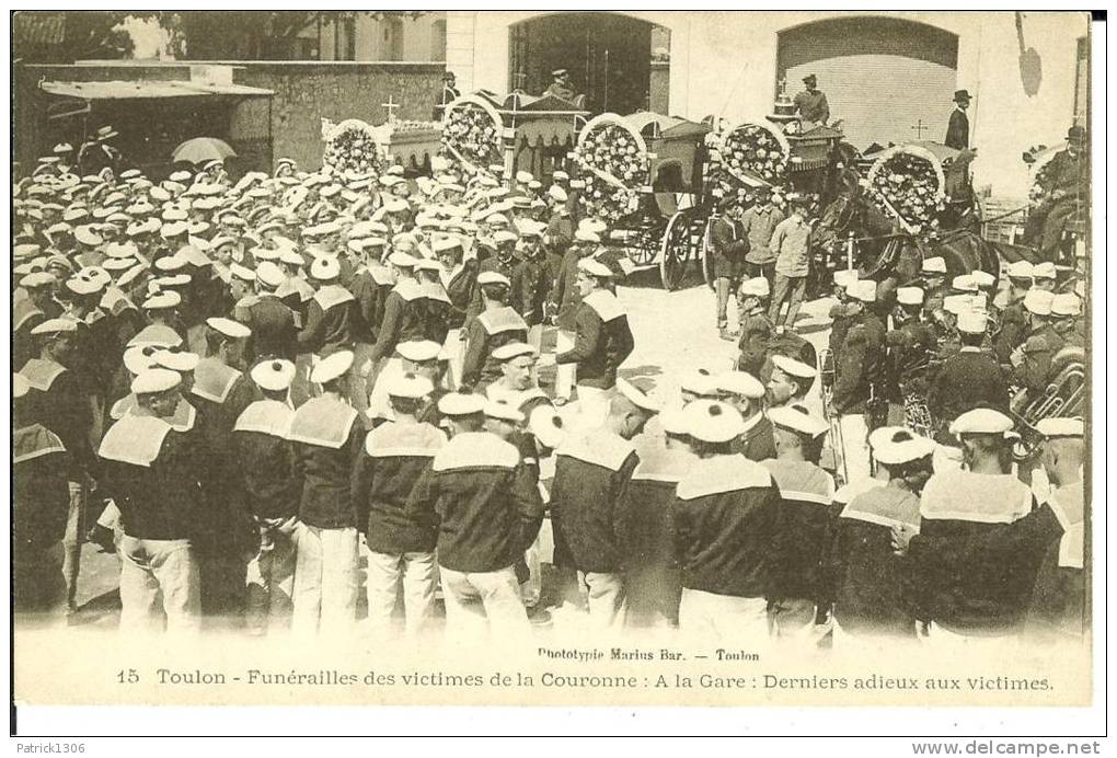 CPA  Funérailles Des Victimes De La Couronne, à La Gare  0517 - Funerali