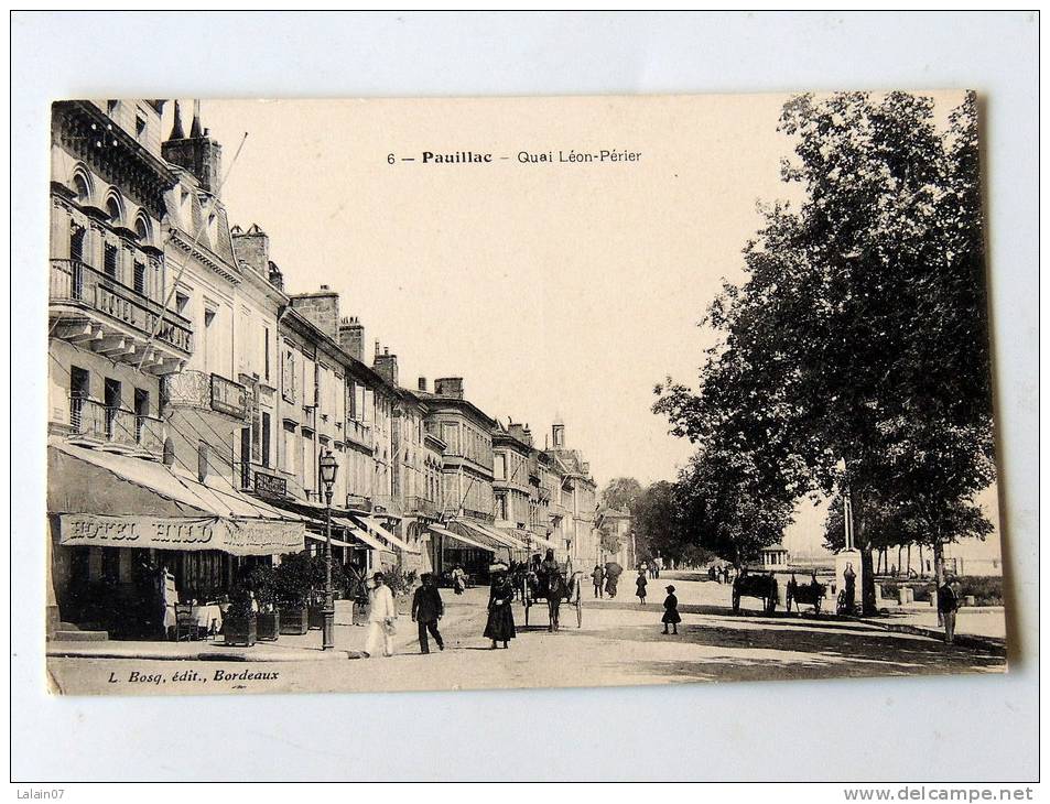 Carte Postale Ancienne : PAUILLAC : Quai Léon Périer , Animé - Pauillac