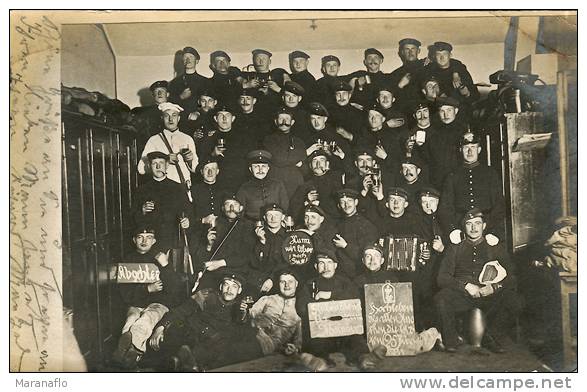 NEUSTRELITZ. Fête Dans Une Chambre - CARTE PHOTO - Phot. Wolff - Neustrelitz