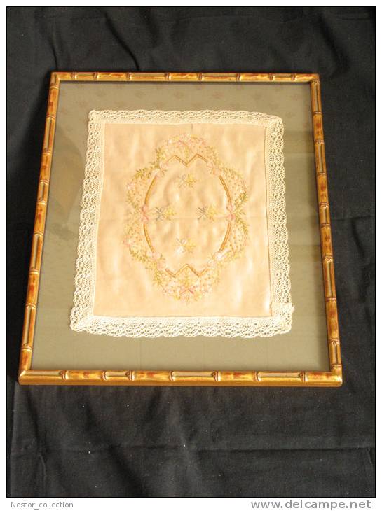 Broderie Napperon Dentelle Crochet Gallon Cadre Ancien Style Louis XVI ? Fleurs - Laces & Cloth