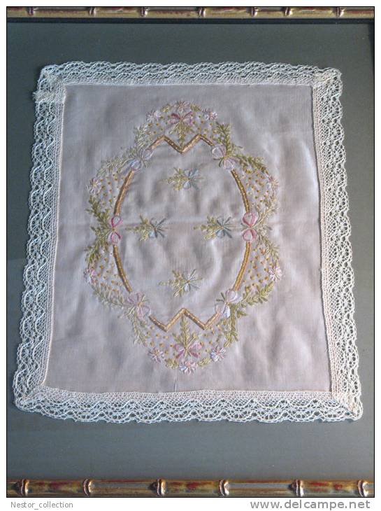 Broderie Napperon Dentelle Crochet Gallon Cadre Ancien Style Louis XVI ? Fleurs - Pizzi, Merletti E Tessuti