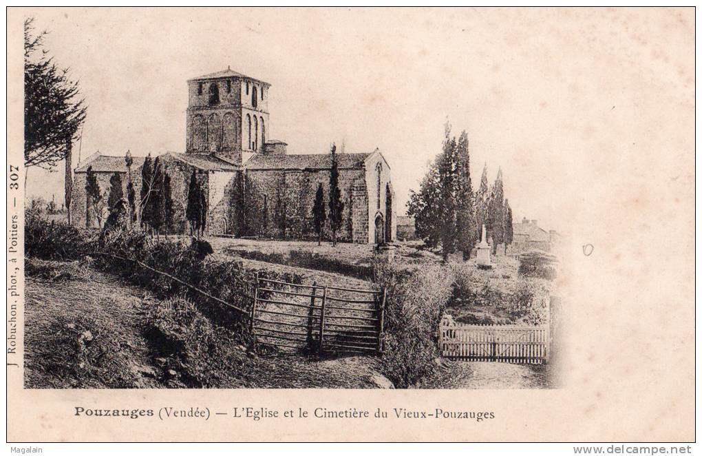 Pouzauges : L'église Et Le Cimetière De La Vieille Ville - Pouzauges