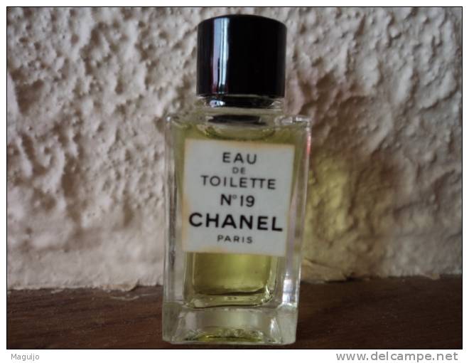 CHANEL " N° 19" MINI EDT 4 ML  SB  LIRE !!! - Miniaturen Damendüfte (ohne Verpackung)