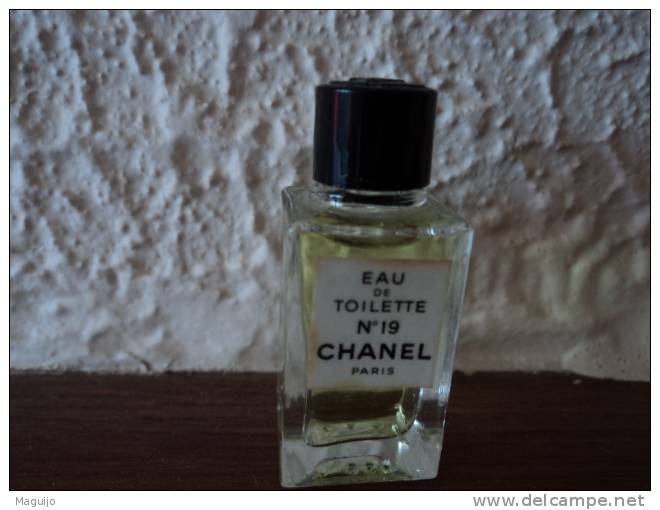 CHANEL " N° 19" MINI EDT 4 ML  SB  LIRE !!! - Miniaturen Flesjes Dame (zonder Doos)