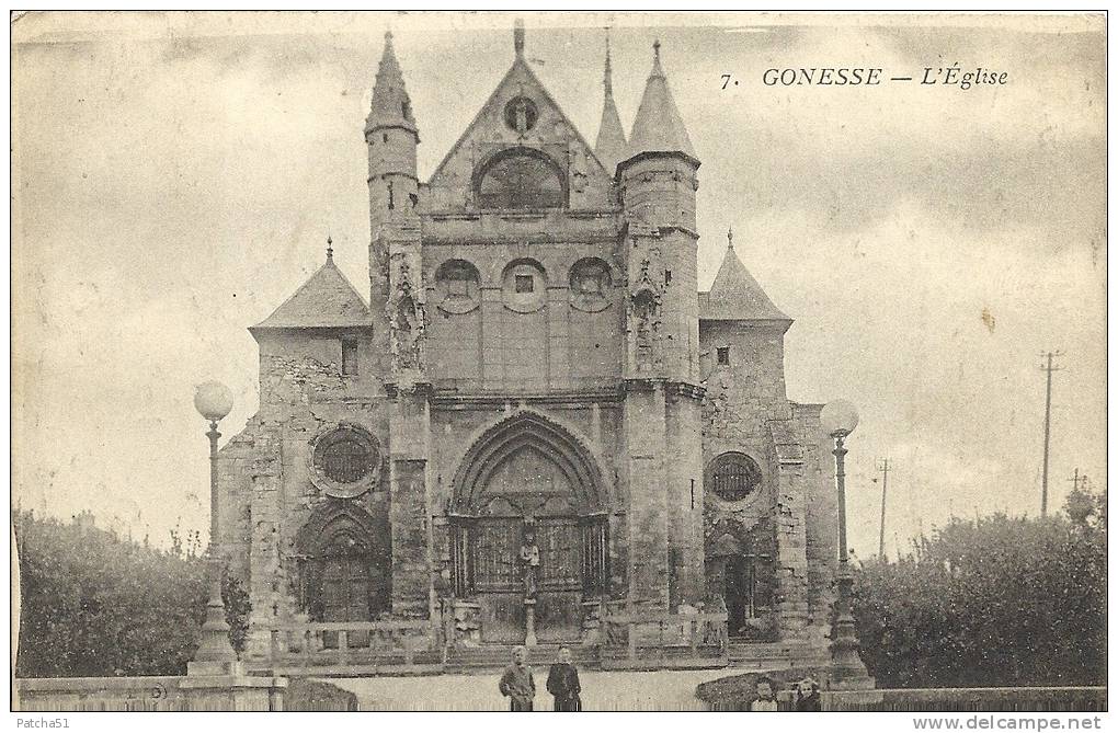 GONESSE - L'Eglise - Enfants Posant Devant Le Parvis - 1917 - Gonesse