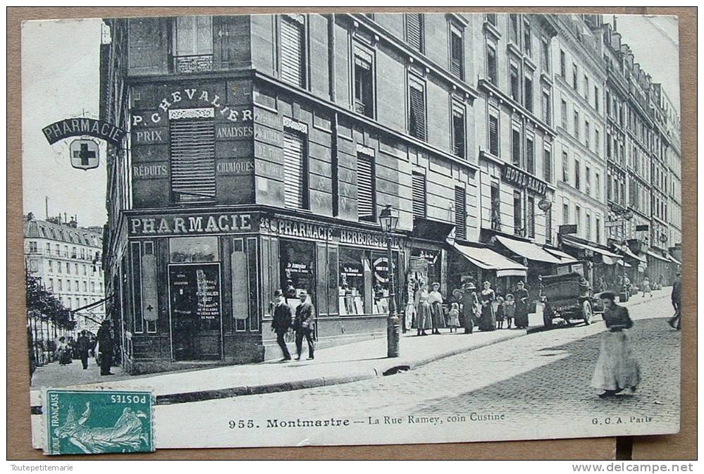 Paris - Montmartre - La Rue Ramey Coin Custine - Pharmacie Chevalier - Hotel Ramey - Paris (18)