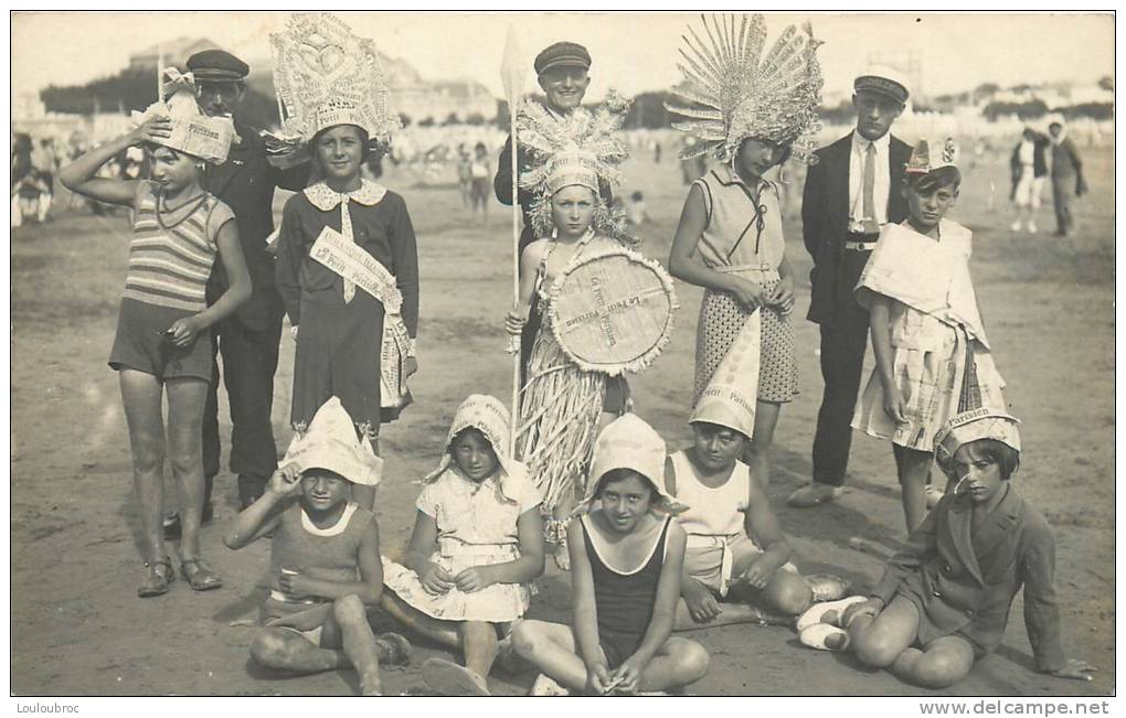 CARTE PHOTO CONCOURS DU PETIT PARISIEN CONCOURS BONNETS ET COSTUMES 1er PRIX LE PAON BORDS DE MER - Te Identificeren