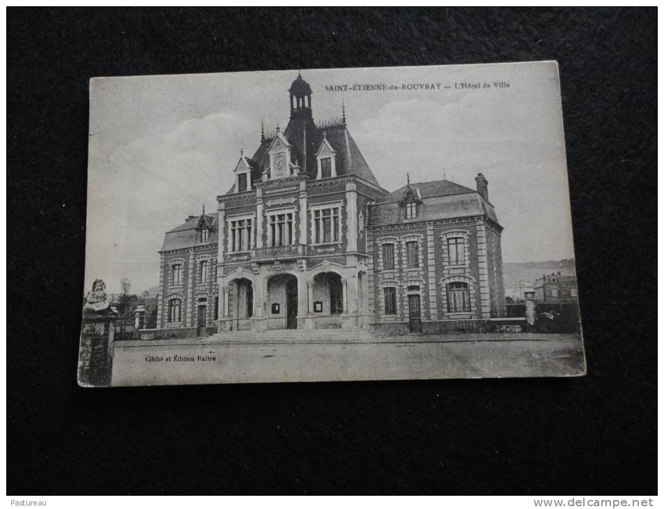 Saint - Etienne - Du - Rouvray: L ' Hôtel De Ville. - Saint Etienne Du Rouvray