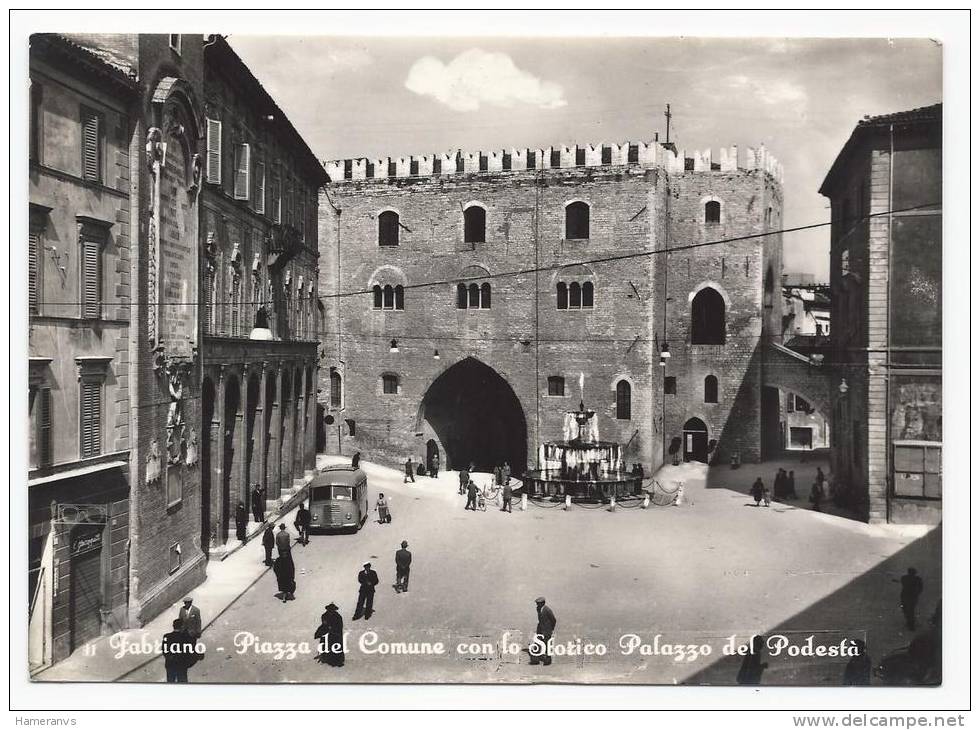Fabriano - Piazza Del Comune Con Lo Storico Palazzo Del Podestà - H974 - Altri & Non Classificati