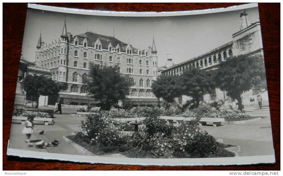 ANTIGUA FOTO POSTAL DE LEON, PLAZA DE SAN MARCELO, N. 25, ED. L. ROISIN, NO CIRCULADA. - León