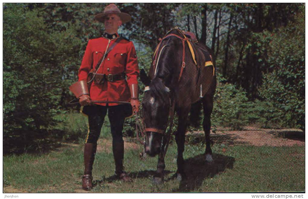 Canada -Postcard-One Of Canada's "Men In Scarlet",the Royal Canadian Mounted Police-unused - Police - Gendarmerie