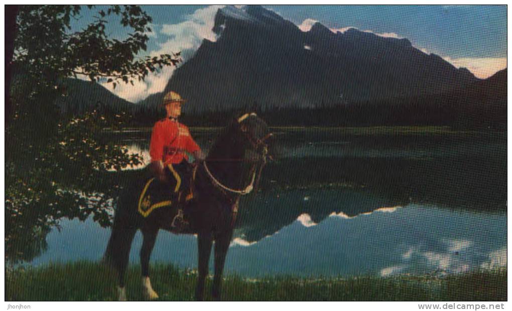 Canada -Postcard-Royal Canadian Mounted Police And Mt.Rundle-unused - Police - Gendarmerie