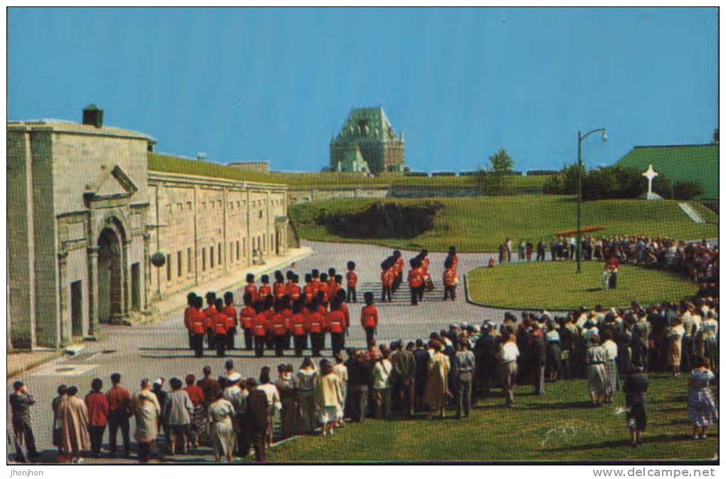 Canada- Postcard-The Changing Of The Guards  By The Royal 22e Regiment At "La Citadelle"-unused - Québec - La Citadelle