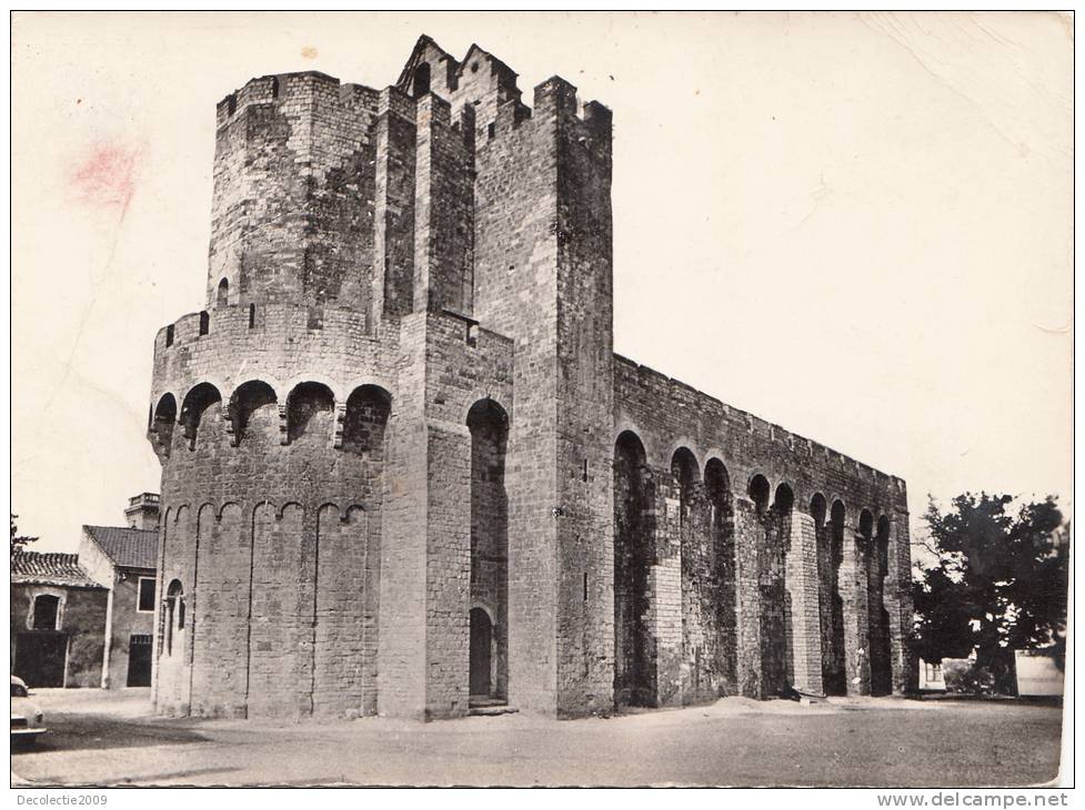 BR6905 En Camargue Eglise Basilique Fortifiee Des Saintes-Maries-de -la Mer    2 Scans - Poitou-Charentes