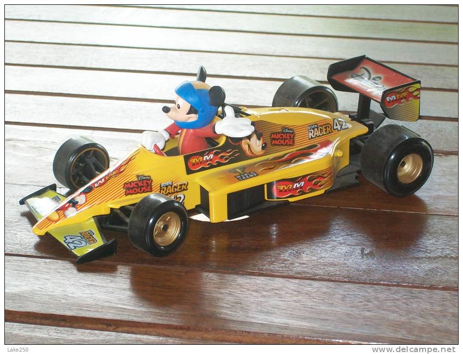 BURAGO - FORMULA 1 DISNEY   NO BOITE  Scala 1/24 - Burago