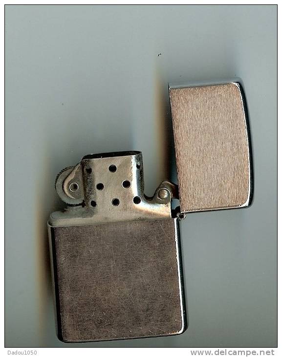 LOT  3  Zippos Et Accessoires - Zippo