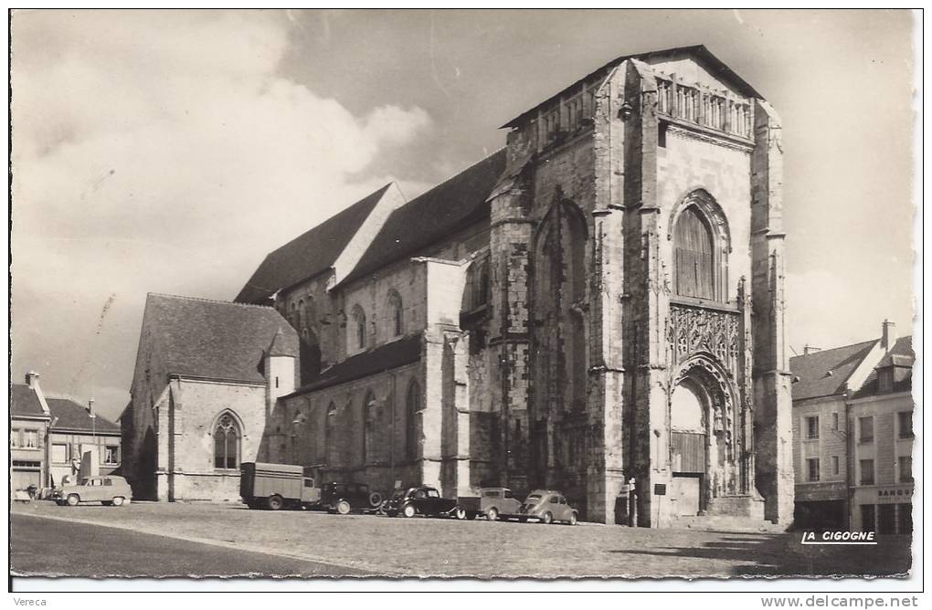 76- NEUFCHATEL-en-BRAY- L'EGLISE- Gros Plan  Theme Voitures 1950, 4CV, Traction , Camionnettes   SUP - Neufchâtel En Bray