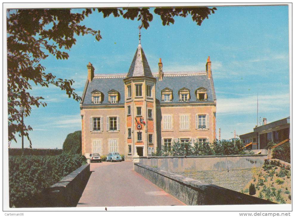 18 - La Guerche Sur L'Aubois - L'Hôtel De Ville - Editeur: Editions Nivernaises N° 13.952 (voitures, Automobile) - La Guerche Sur L'Aubois