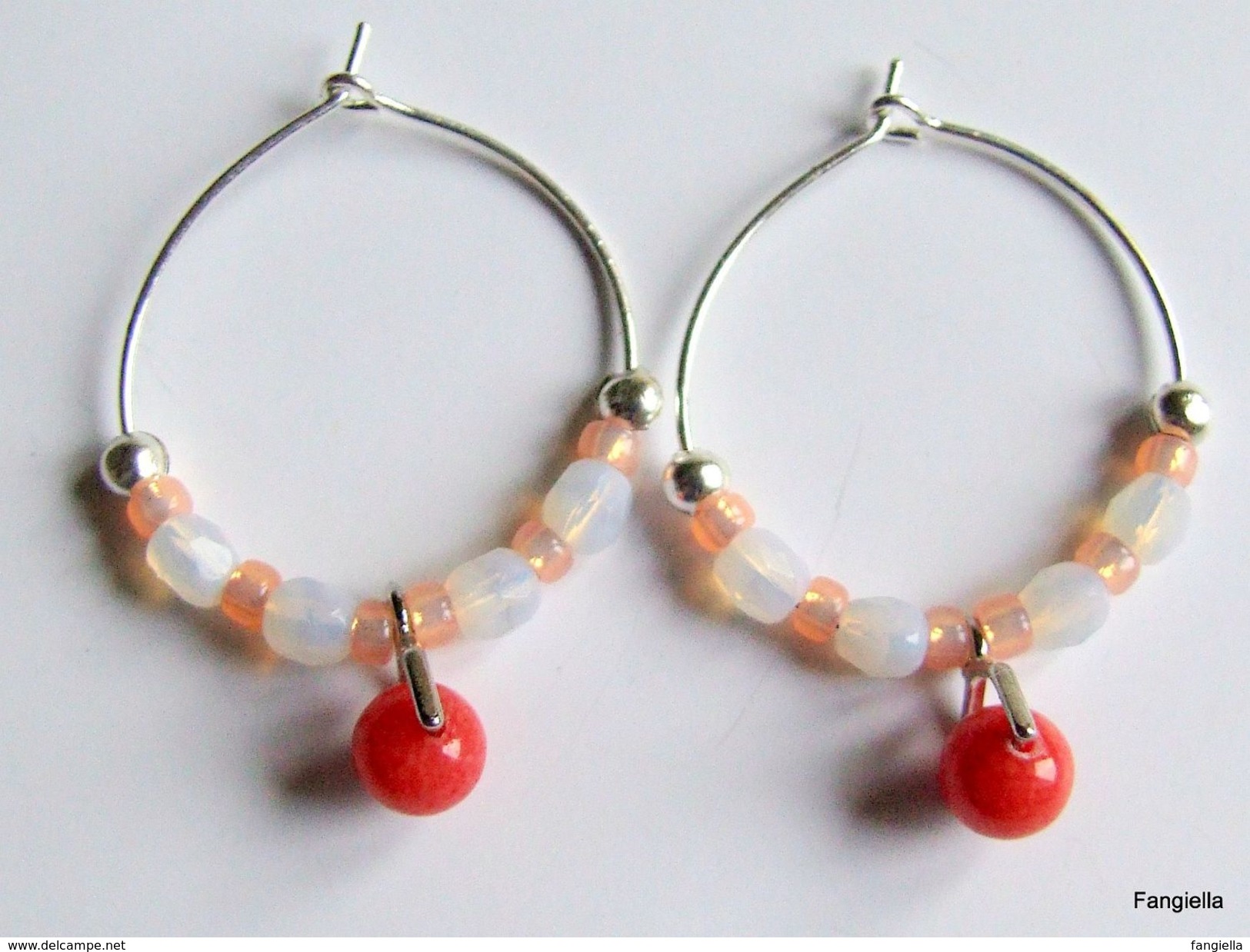 Créoles Corail Rouge Rose Et Cristal De Bohème Blanc Crêmeux  Créoles Argentées.  Hauteur Totale: Environ 35x27mm - Earrings