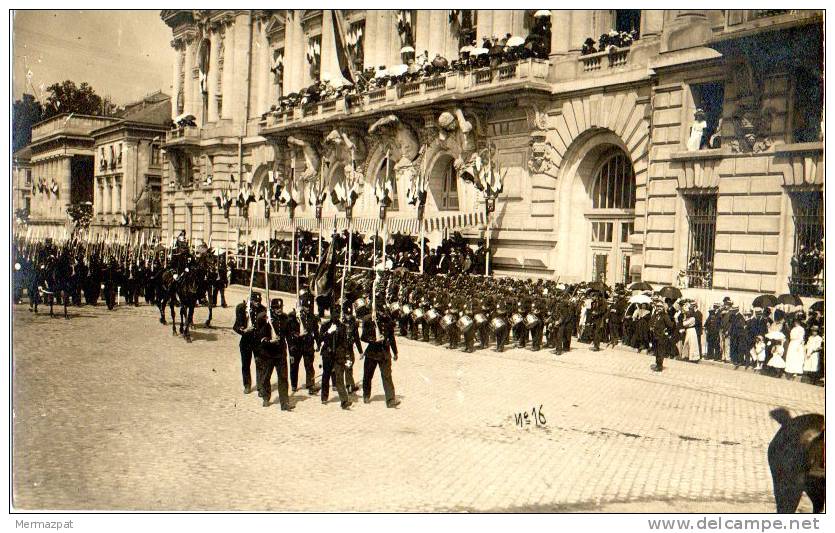 TOURS (Indre-et-Loire 37) - Défilé Du 14 Juillet Devant L'Hôtel De Ville.- Carte-photo Charrouin N° 16. - Tours