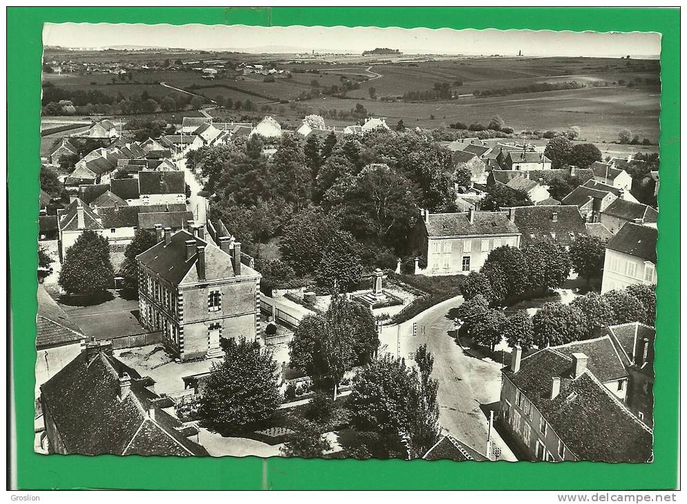 CHEVANNES   PLACE DE LA MAIRIE  1K   EN AVION AU-DESSUS DE ........ - Chevannes