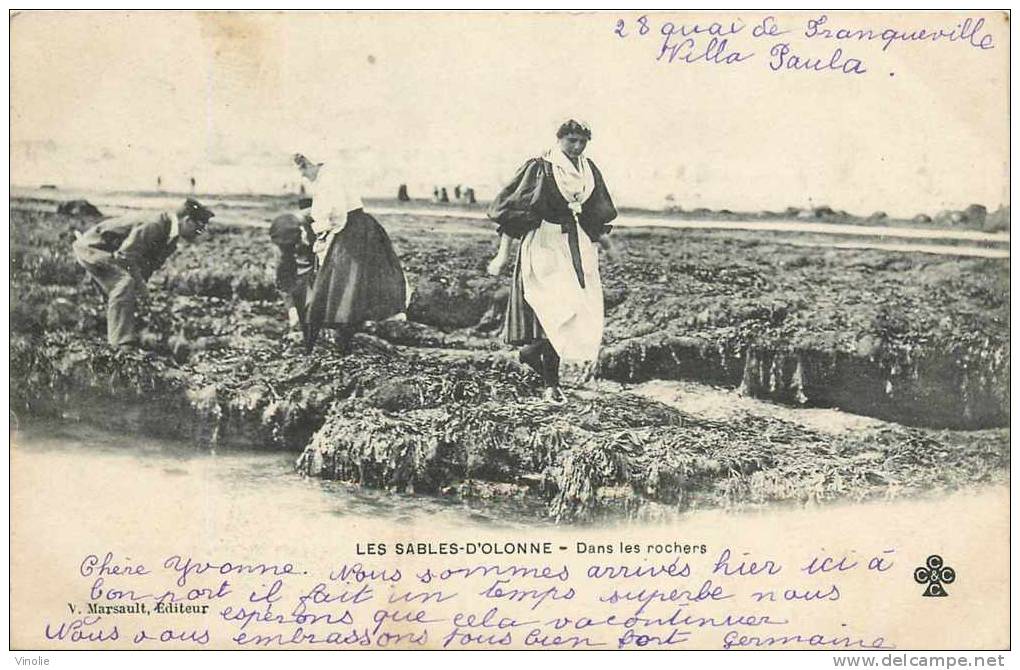 Vendée : Réf : G-12-1150 :  Sables D'Olonne La Pêche Dans Les Rochers - Sables D'Olonne