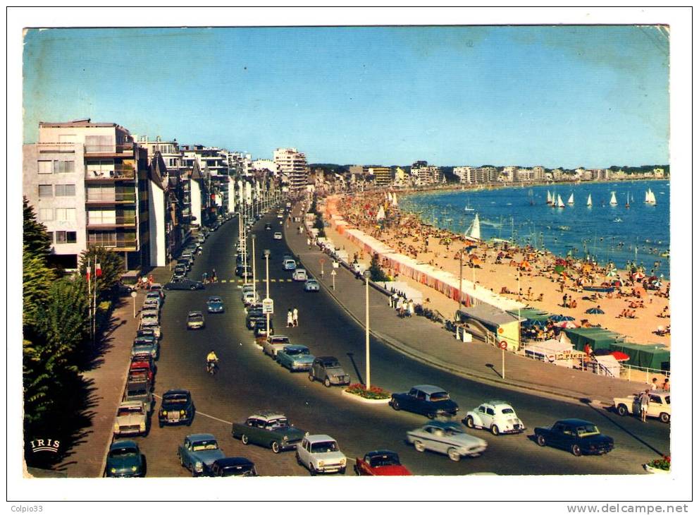 CP.. 44 . LA BAULE . LA PLAGE . VIEILLES AUTOS . SIMCA . ARIANE . ARONDE . P60 . 1000 .CITROEN DS .2CV . RENAULT . . - La Baule-Escoublac