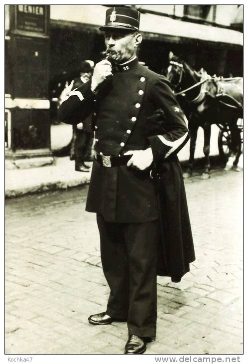 Paris 1900 - 22...  CPSM  1967 - Police - Gendarmerie