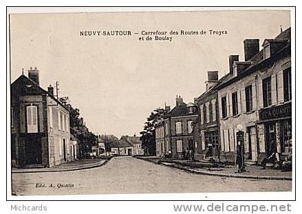 CPA 89 NEUVY SAUTOUR - Carrefour Des Routes De Troyes Et De Boulay - Neuvy Sautour