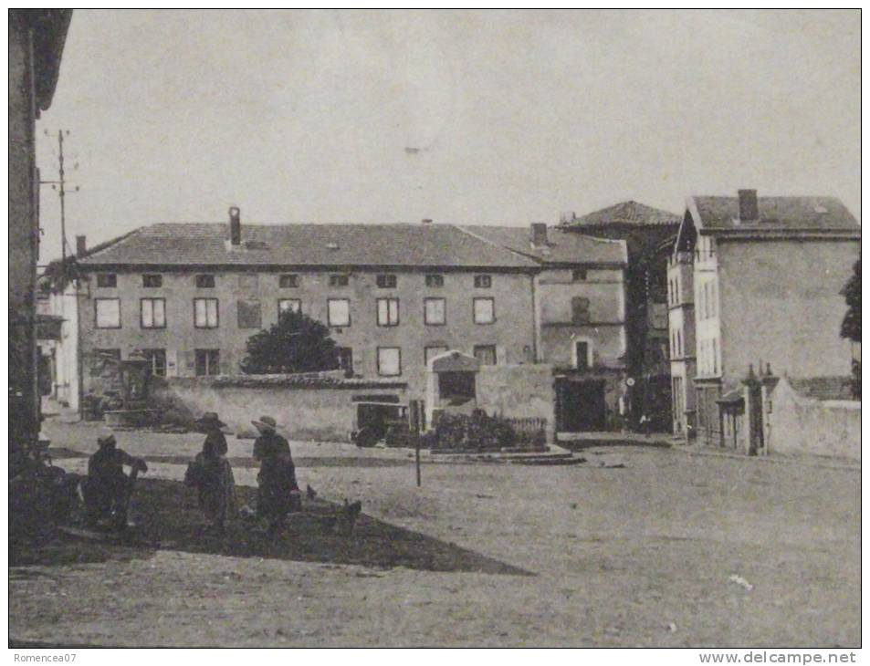 LOUDES (Haute-Loire) - Grande Place Et L'Hôtel Varenne - "Station Estivale Intéressante" - Animée - Non Voyagée - Loudes