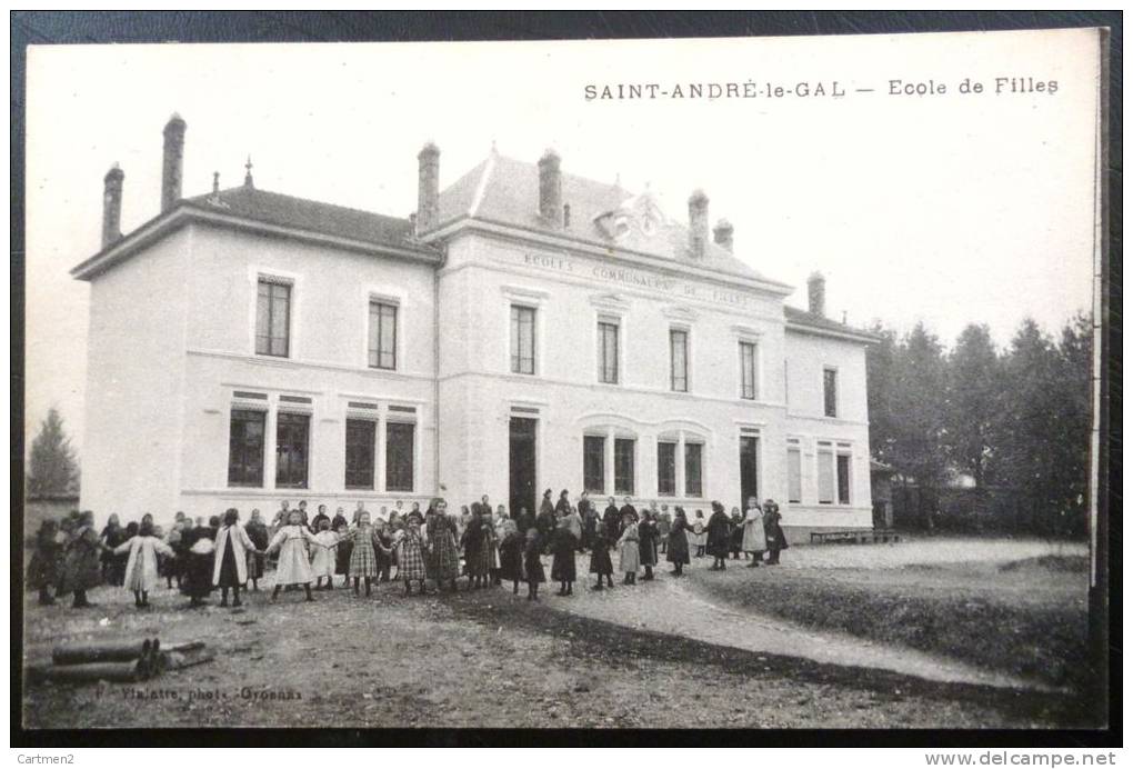 SAINT-ANDRE-LE-GAZ ECOLE DE FILLES TRES ANIMEE 38 ISERE - Saint-André-le-Gaz