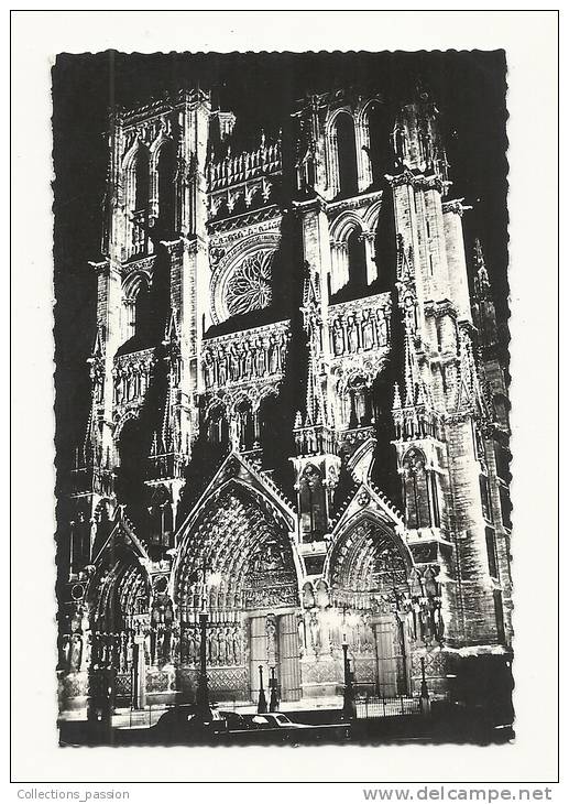 Cp, 80, Amiens, La Cathédrale Vue La Nuit - Amiens