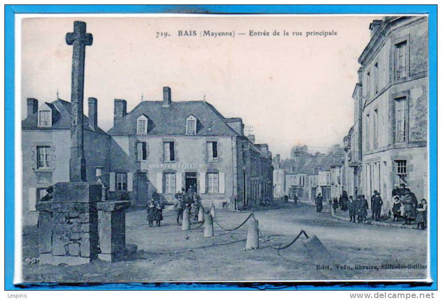 53 - BAIS -- Entrée De La Rue Principale - Bais